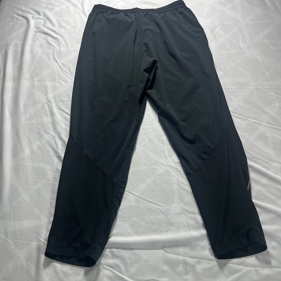Nike Dri-Fit Women’s Capri Black Size Medium Drawstring Zip Pockets - Picture 12 of 16